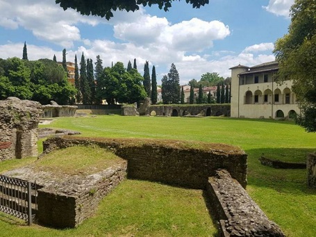 https://museitoscana.cultura.gov.it/wp-content/uploads/2022/08/Arezzo (AR) - Anfiteatro romano.jpg